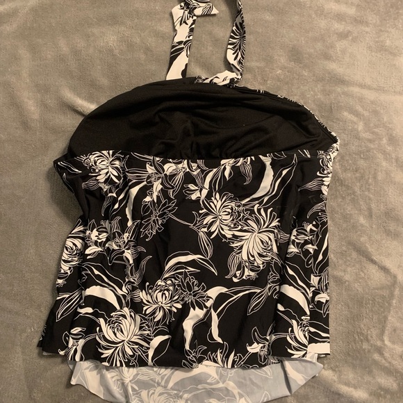 Women’s Swim Top. Size Xl - Picture 2 of 3